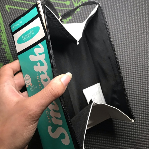 Benefit Cosmetics Makeup Bag - Picture 5 of 12